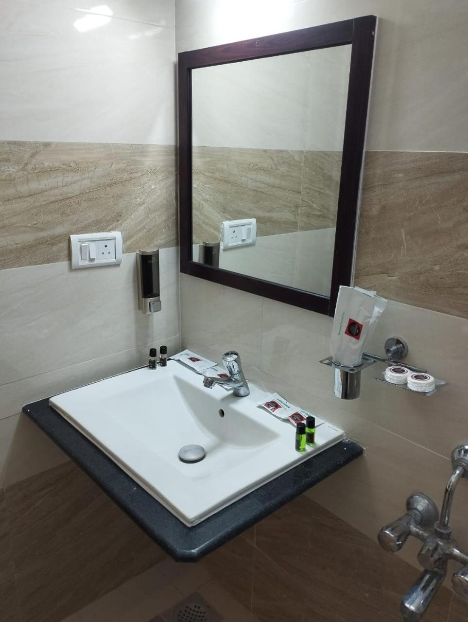 Annai Residency Hotel Vellore Luaran gambar